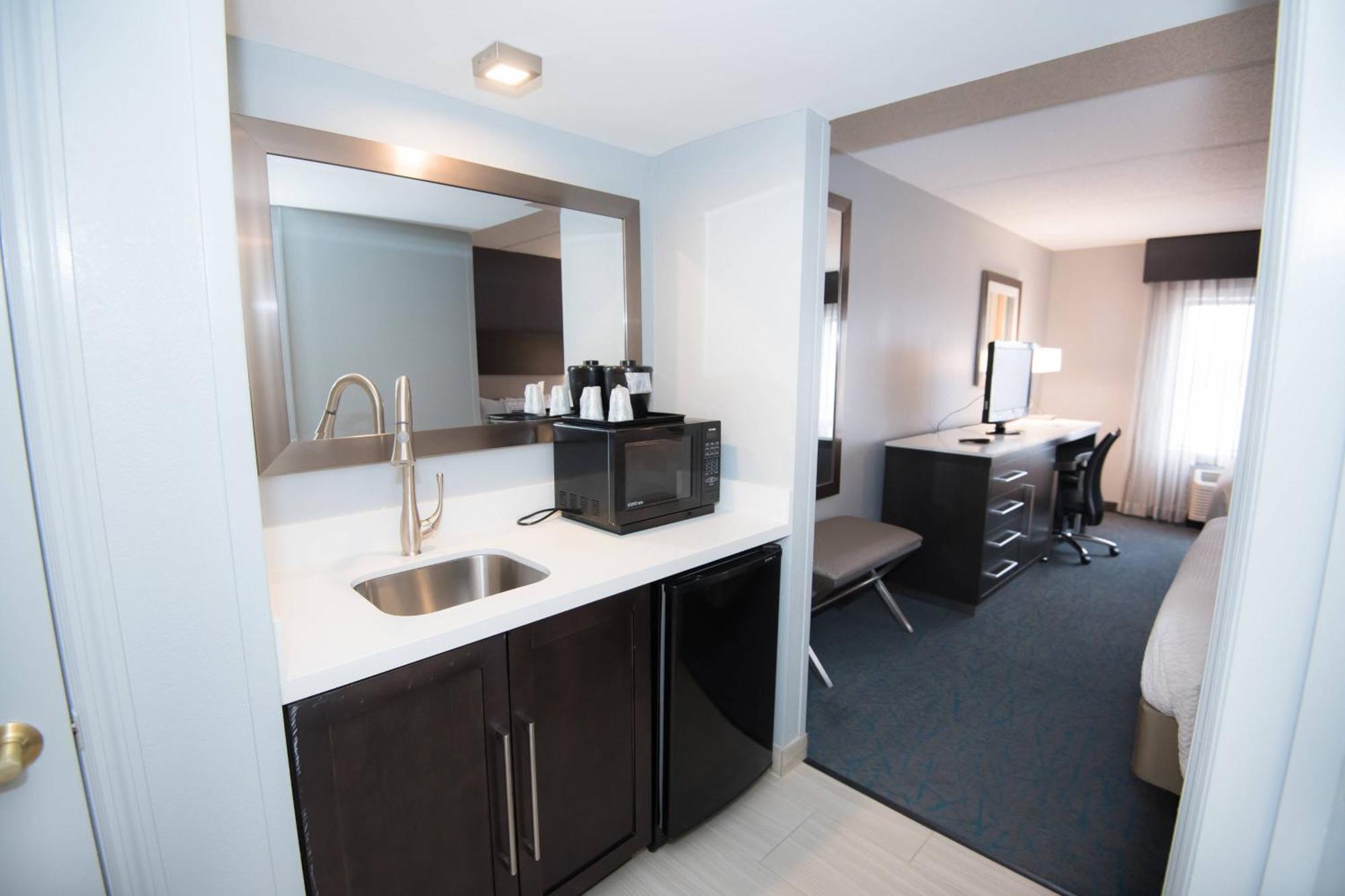 Hotel Fairfield & Airport North 3*