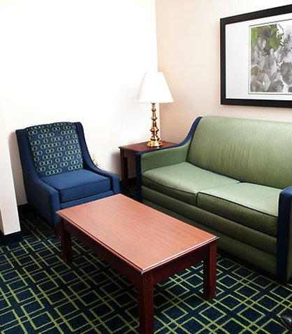 Fairfield & Airport North Hotel 3*